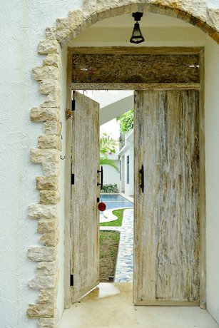 Imagen de los exteriores del Hotel Artemis Villa and. Foto 13