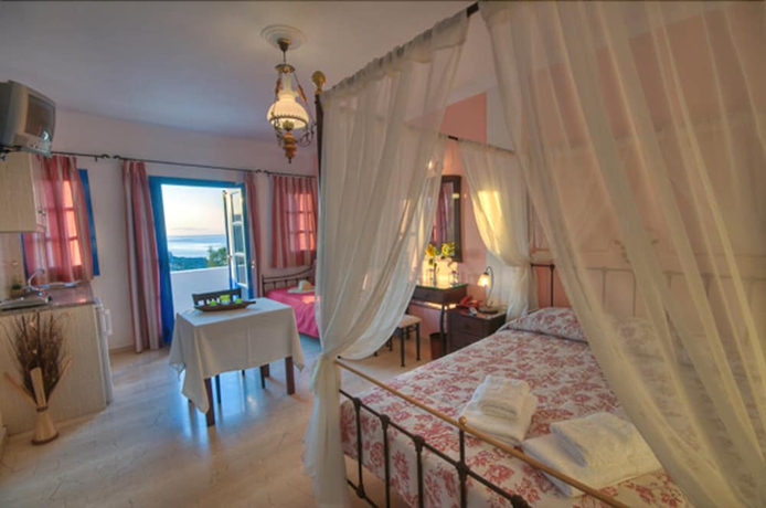 Imagen de la habitación del Hotel Artemis Village. Foto 3