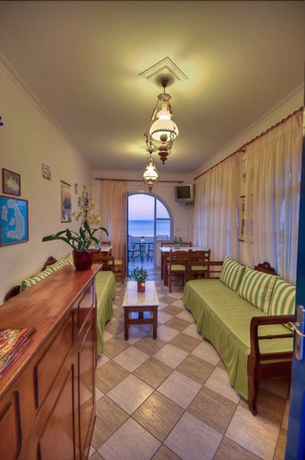 Imagen de los interiores del Hotel Artemis Village. Foto 19