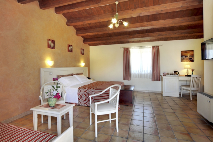 Imagen de la habitación del Hotel Artemisia Resort. Foto 3