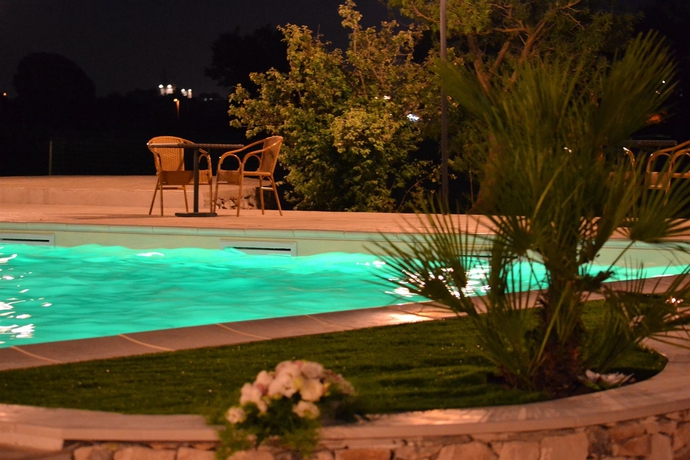 Imagen de la piscina del Hotel Artemisia Resort. Foto 15