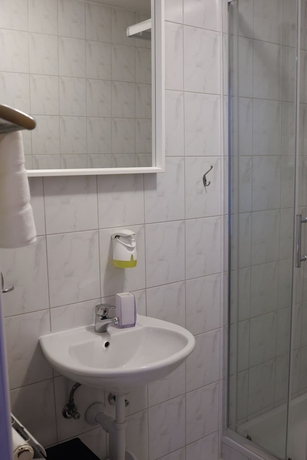 Imagen de la habitación del Hotel Artena. Foto 6