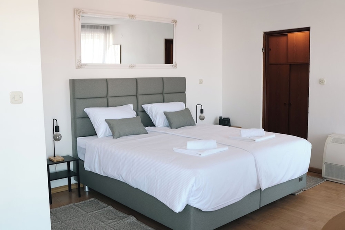 Imagen de la habitación del Hotel Artena. Foto 8