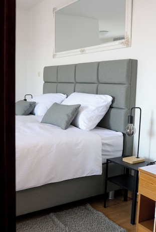 Imagen de la habitación del Hotel Artena. Foto 10