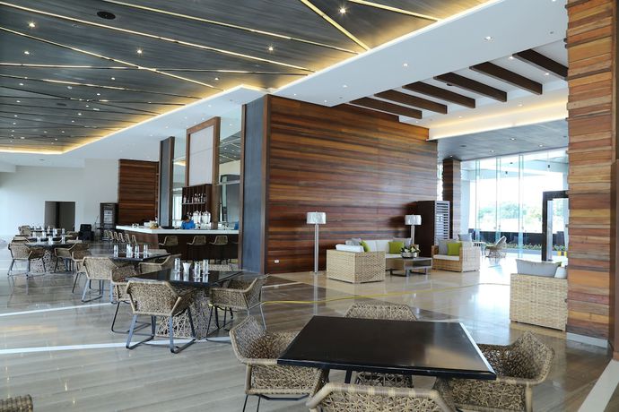 Imagen de los interiores del Hotel Arterra and Resort. Foto 19