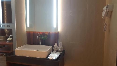 Imagen de la habitación del Hotel Arthama Hotels Losari Makassar. Foto 7