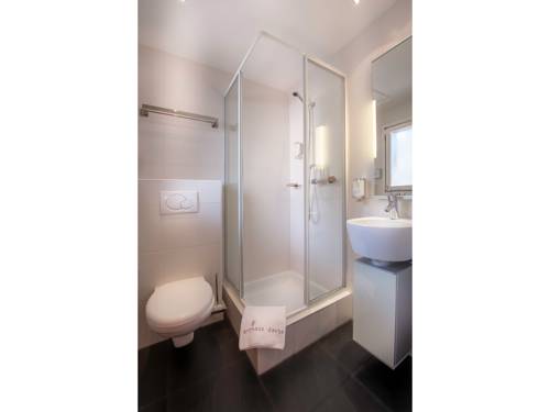 Imagen de la habitación del Hotel Arthaushotel. Foto 13