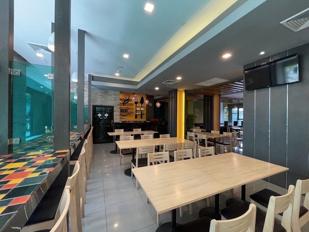 Imagen del bar/restaurante del Hotel Arthitaya Green Nature Hotel. Foto 4
