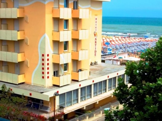 Imagen general del Hotel Artide Beach Front. Foto 1