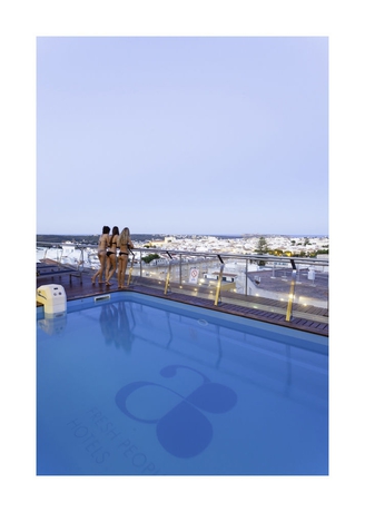 Imagen de la piscina del Hotel Artiem Capri. Foto 14