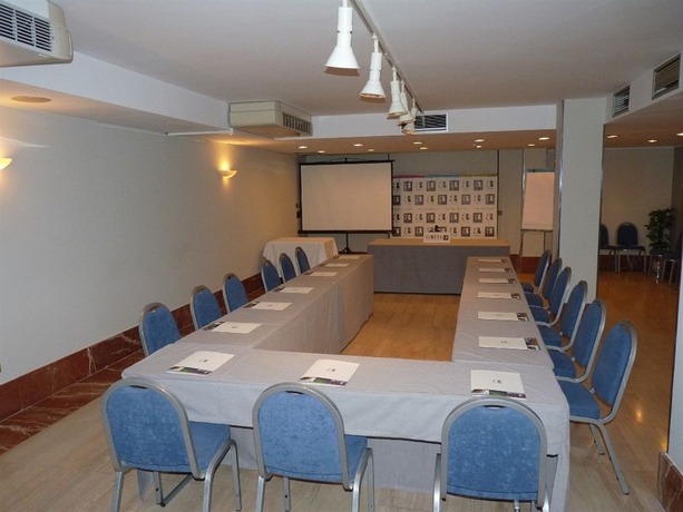 Imagen de los interiores del Hotel Artiem Capri. Foto 12