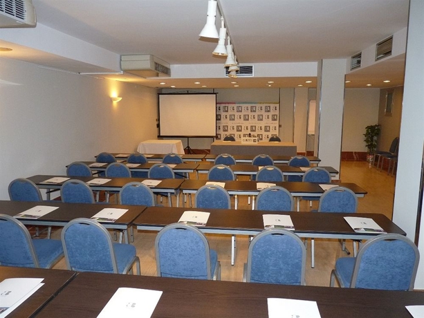 Imagen de los interiores del Hotel Artiem Capri. Foto 13