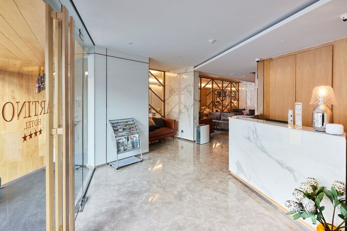 Imagen de los interiores del Hotel Artino. Foto 28