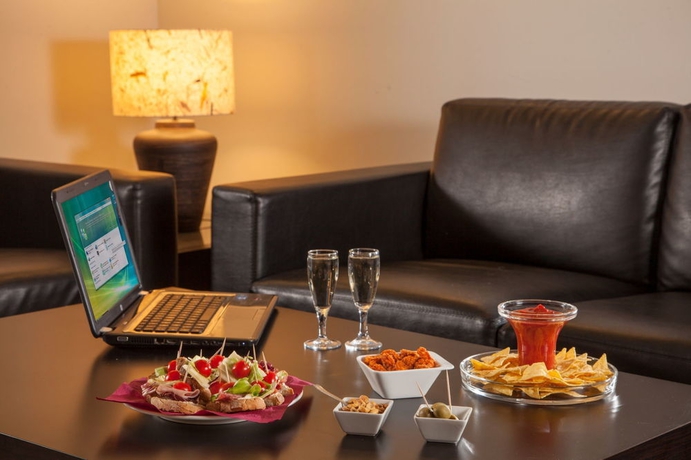 Imagen del bar/restaurante del Hotel Artis. Foto 2