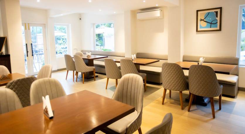 Imagen del bar/restaurante del Hotel Artistry Suites. Foto 5