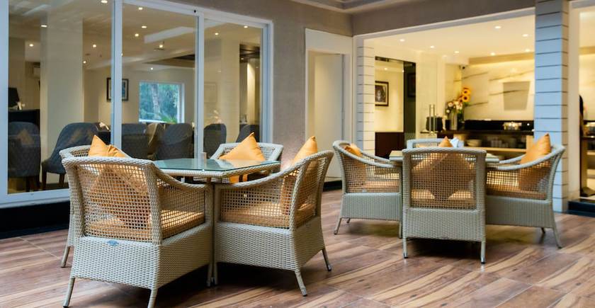 Imagen del bar/restaurante del Hotel Artistry Suites. Foto 6