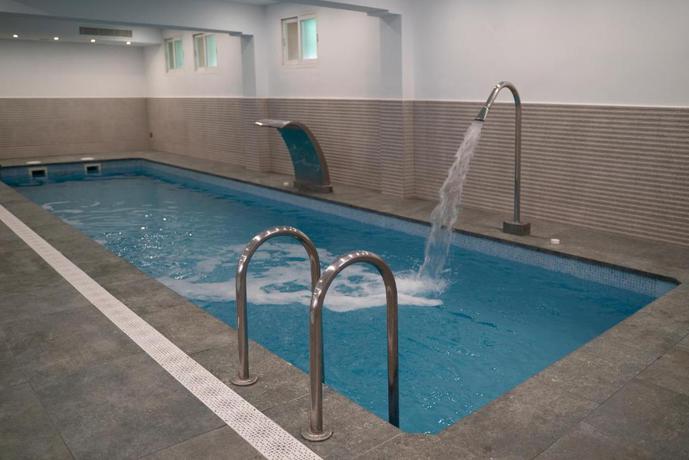 Imagen de la piscina del Hotel Artmadams. Foto 12