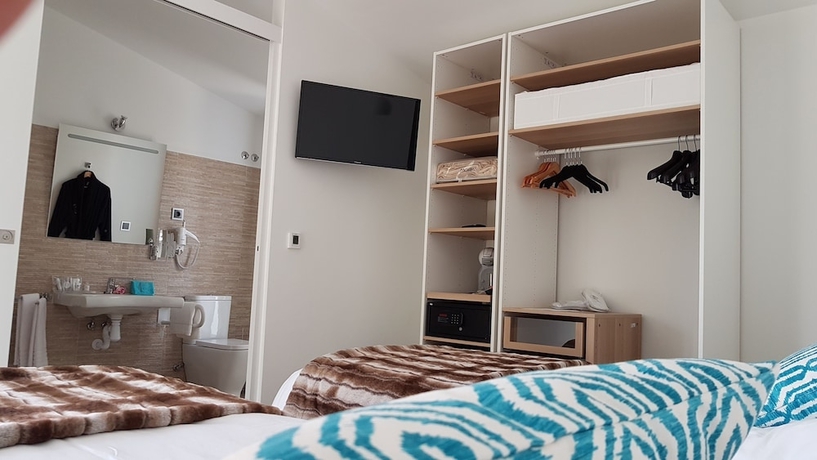 Imagen de la habitación del Hotel Artmonia. Foto 9