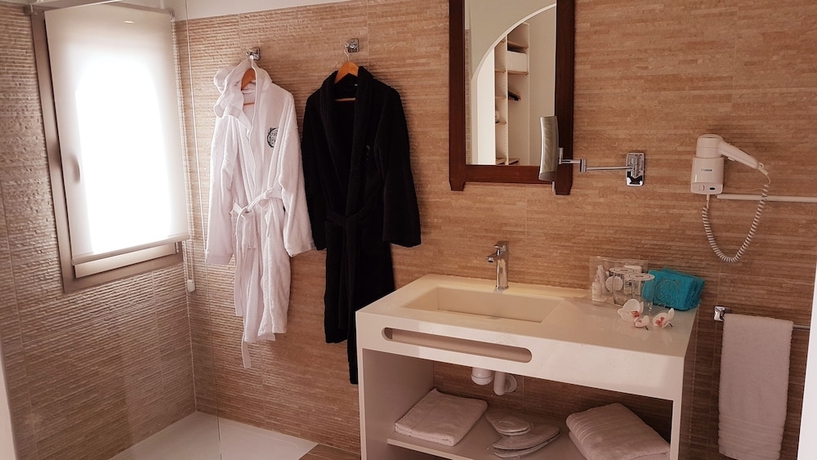 Imagen de la habitación del Hotel Artmonia. Foto 15