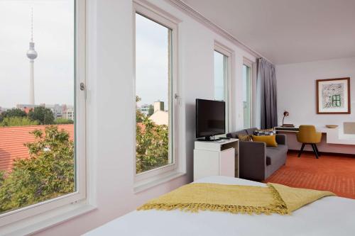 Imagen de la habitación del Hotel Art'otel Berlin Mitte. Foto 14