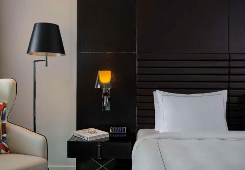 Imagen de la habitación del Hotel Art'otel London Hoxton. Foto 16