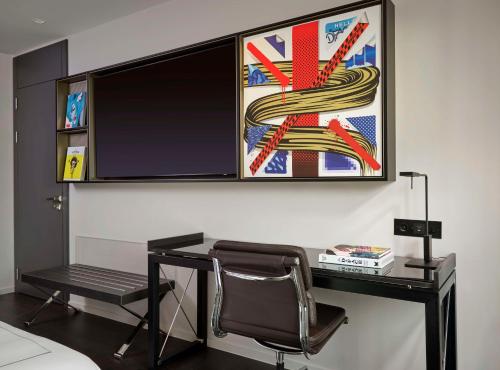 Imagen de la habitación del Hotel Art'otel London Hoxton. Foto 17