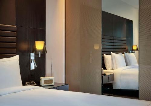 Imagen de la habitación del Hotel Art'otel London Hoxton. Foto 18