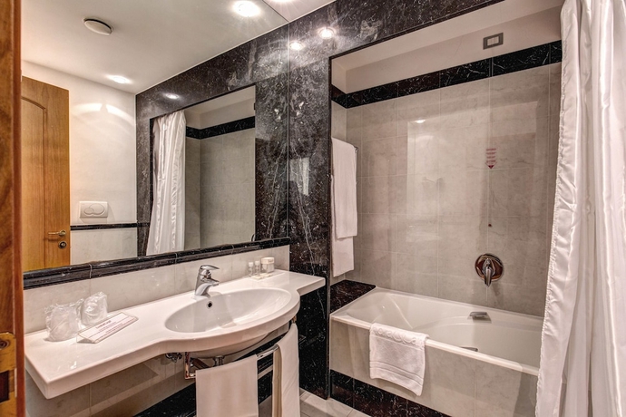 Imagen de la habitación del Hotel Art'otel Rome. Foto 14
