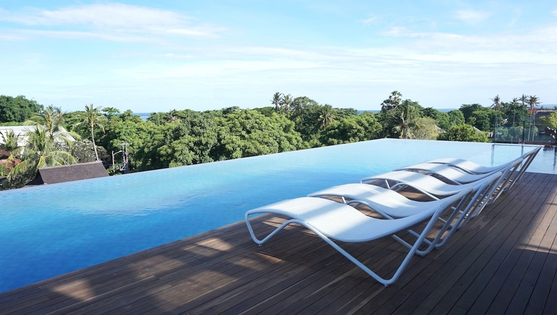 Imagen de la piscina del Hotel Artotel Sanur. Foto 17