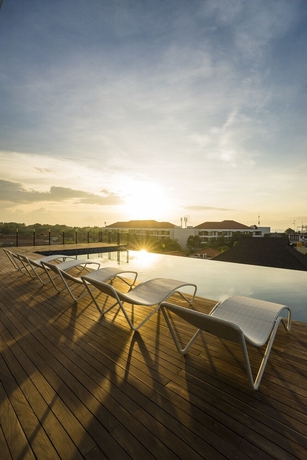 Imagen de la piscina del Hotel Artotel Sanur. Foto 18