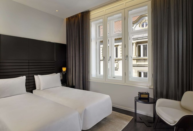 Imagen de la habitación del Hotel Art'otel Zagreb. Foto 3