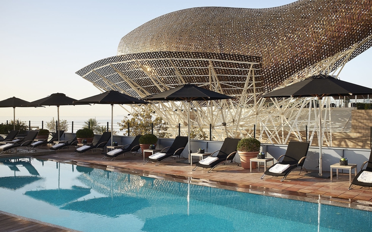 Imagen de la piscina del Hotel Arts Barcelona. Foto 14