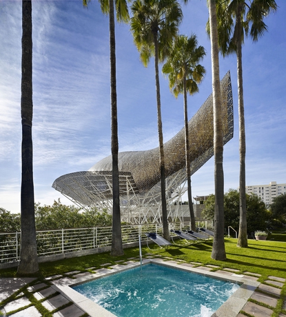 Imagen de la piscina del Hotel Arts Barcelona. Foto 15