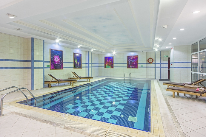 Imagen de la piscina del Hotel Arts Taksim. Foto 16