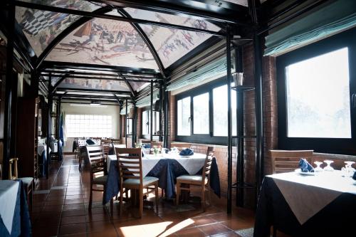 Imagen del bar/restaurante del Hotel Artu. Foto 3