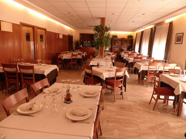 Imagen del bar/restaurante del Hotel Arturo. Foto 3