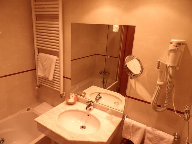 Imagen de la habitación del Hotel Arturo. Foto 9