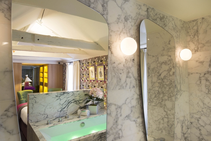 Imagen de la habitación del Hotel Artus, París. Foto 4
