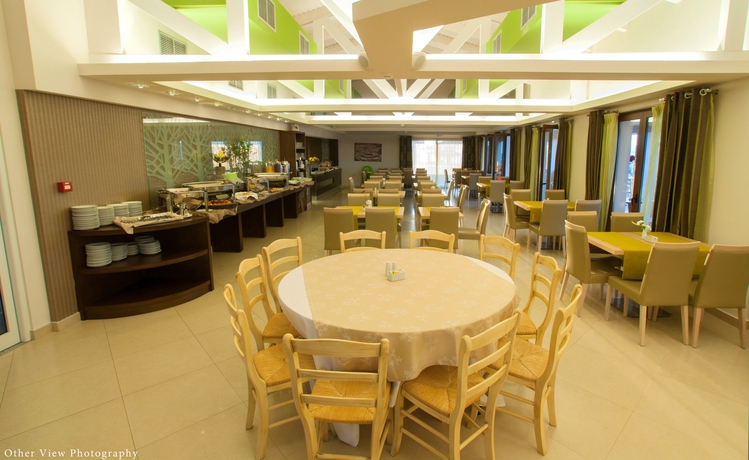 Imagen del bar/restaurante del Hotel Arty Grand. Foto 5