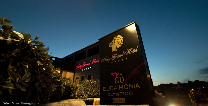 Imagen de los exteriores del Hotel Arty Grand. Foto 10