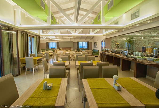 Imagen del bar/restaurante del Hotel Arty Grand. Foto 7