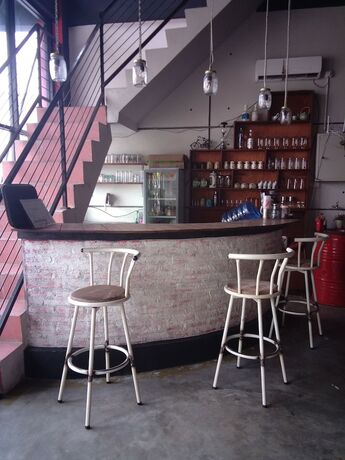 Imagen del bar/restaurante del Hotel Artz. Foto 11