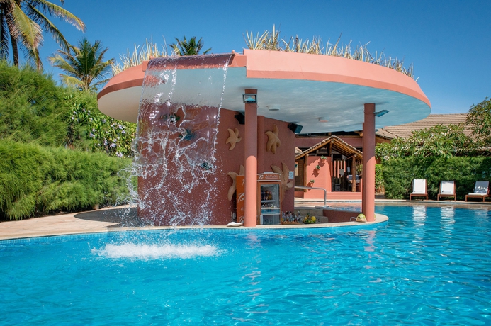 Imagen de la piscina del Hotel Aruanã Eco Praia. Foto 13