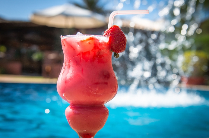 Imagen de la piscina del Hotel Aruanã Eco Praia. Foto 15