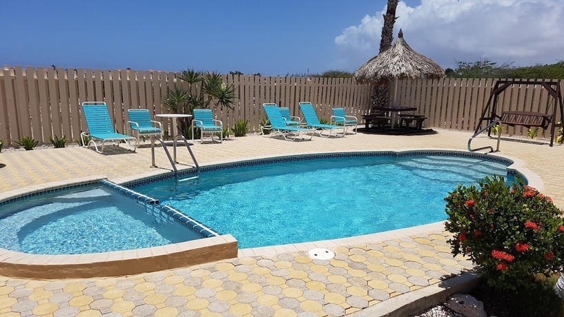 Imagen de la piscina del Hotel Aruba Beach Villas. Foto 18