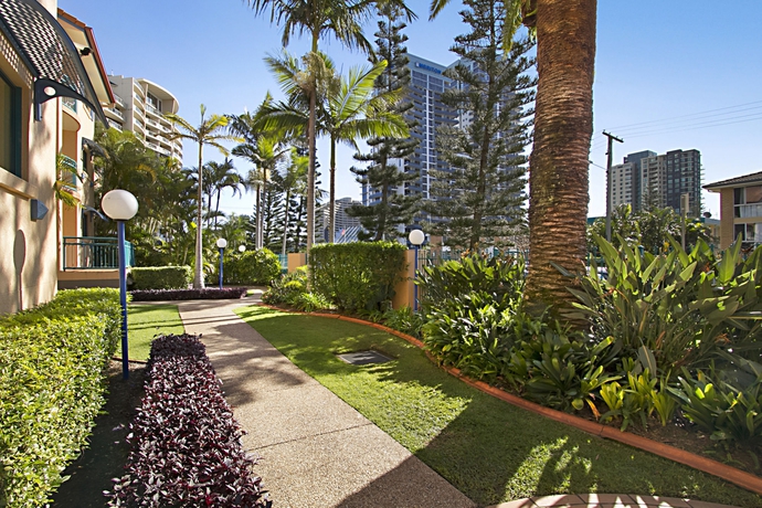 Imagen de los exteriores del Hotel Aruba Surf Resort. Foto 9