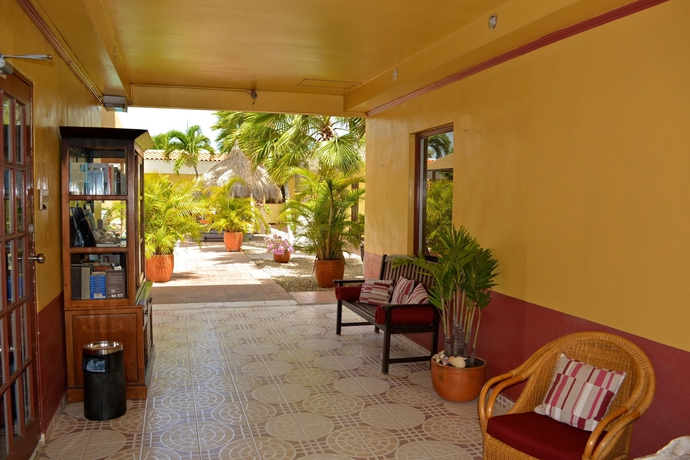 Imagen de los interiores del Hotel Arubiana Inn. Foto 12