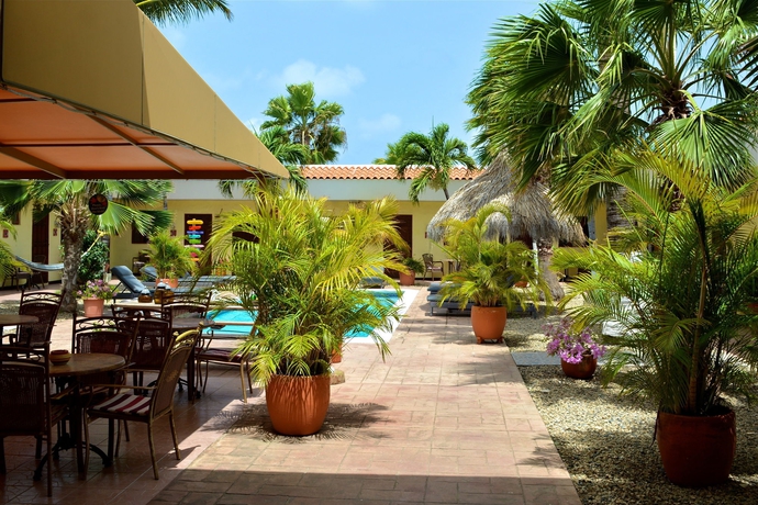 Imagen de la piscina del Hotel Arubiana Inn. Foto 15