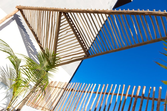 Imagen de la piscina del Hotel Aruma. Foto 15