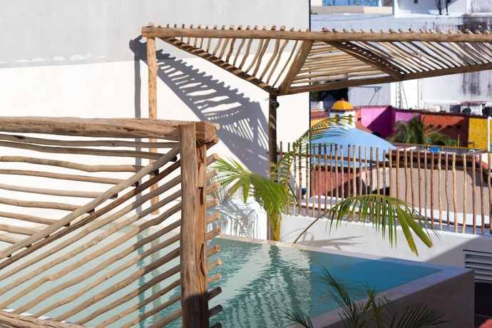 Imagen de la piscina del Hotel Aruma. Foto 18